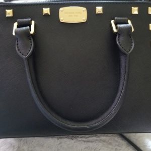 MICHAEL KORS STUDDED CROSS BODY